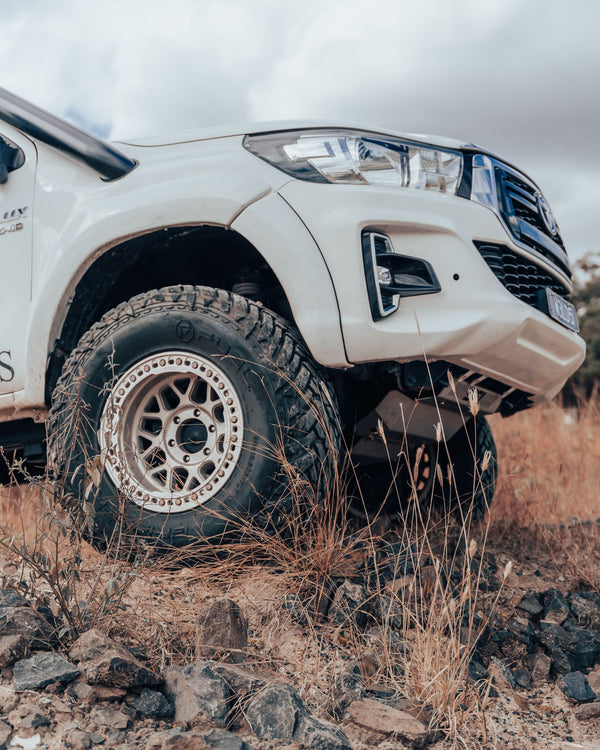 Meredith N80 Hilux Wheels- KM235 GRENADE CRAWL BEADLOCK